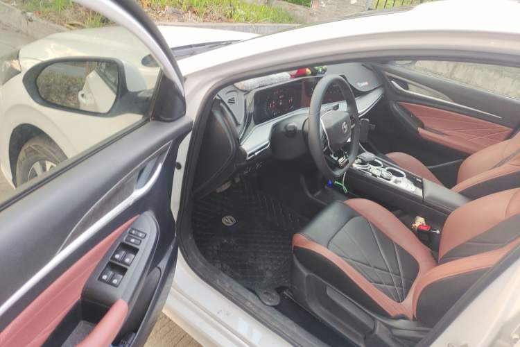 Used CHANGAN Eado 2023 Changan Edition PLUS Blue Whale NE 1.4T GDI DCT Prestige Version Interior 3