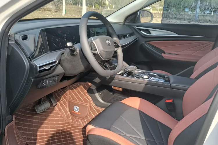 Used CHANGAN Eado 2023 Changan Edition PLUS Blue Whale NE 1.4T GDI DCT Prestige Version Interior 3