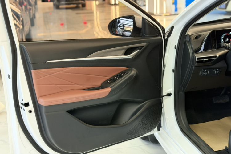 Used CHANGAN Eado 2023 Changan Edition PLUS Blue Whale NE 1.4T GDI DCT Prestige Version Interior 3