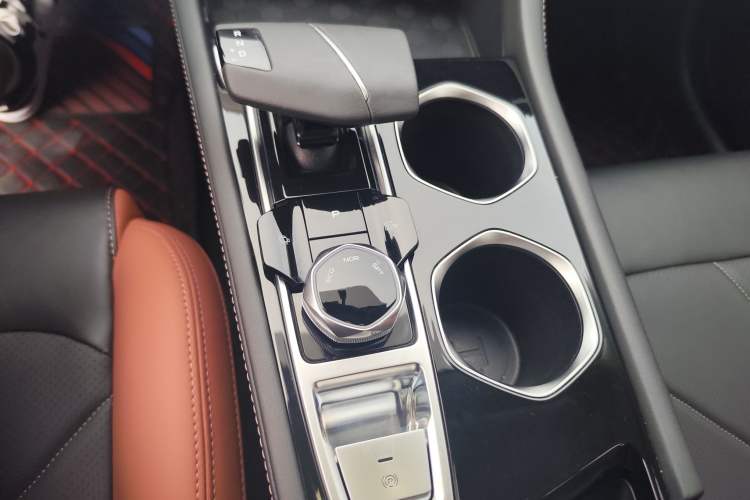 Used CHANGAN Eado 2023 Changan Edition PLUS Blue Whale NE 1.4T GDI DCT Prestige Version Interior 4