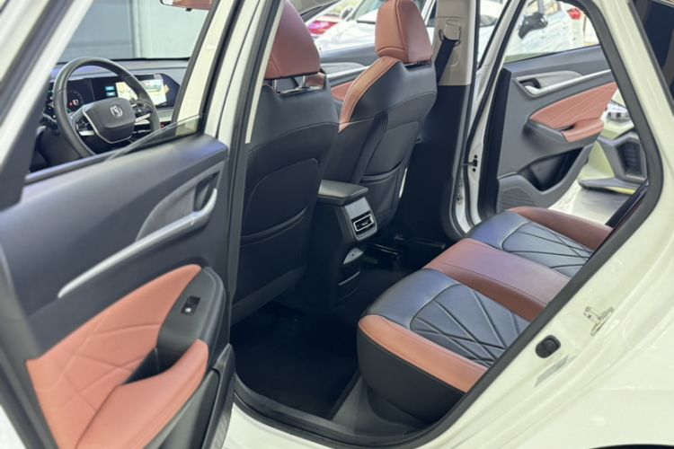 Used CHANGAN Eado 2023 Changan Edition PLUS Blue Whale NE 1.4T GDI DCT Prestige Version Interior 4