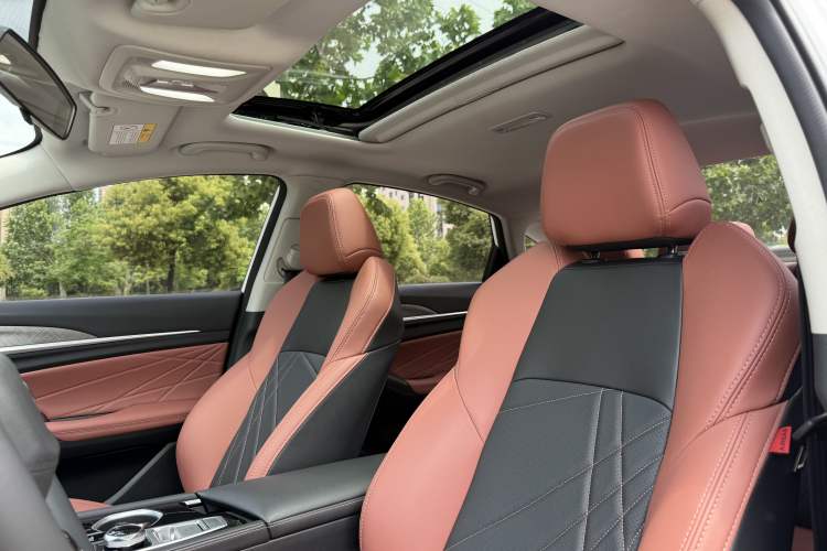 Used CHANGAN Eado 2023 Changan Edition PLUS Blue Whale NE 1.4T GDI DCT Prestige Version Interior 5