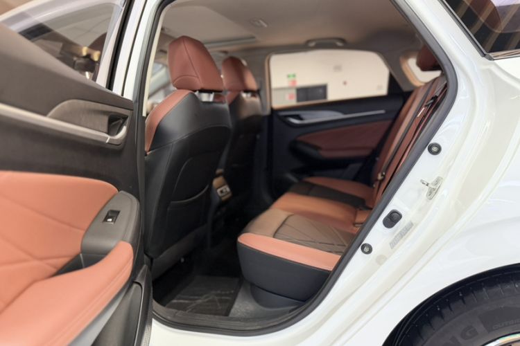 Used CHANGAN Eado 2023 Changan Edition PLUS Blue Whale NE 1.4T GDI DCT Prestige Version Interior 5