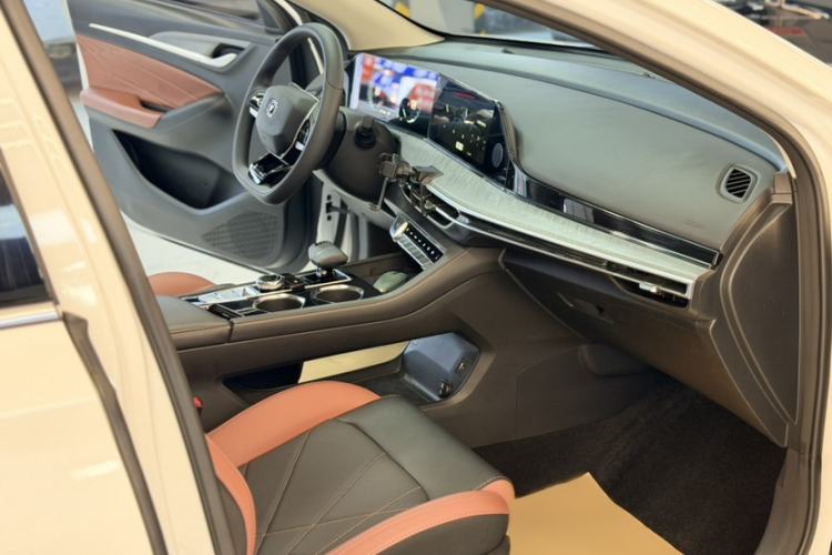 Used CHANGAN Eado 2023 Changan Edition PLUS Blue Whale NE 1.4T GDI DCT Prestige Version Interior 7