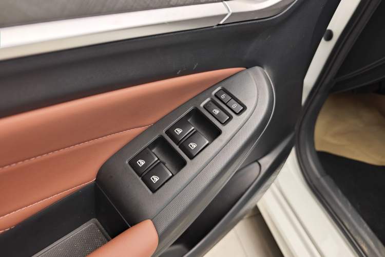 Used CHANGAN Eado 2023 Changan Edition PLUS Blue Whale NE 1.4T GDI DCT Prestige Version Interior 9