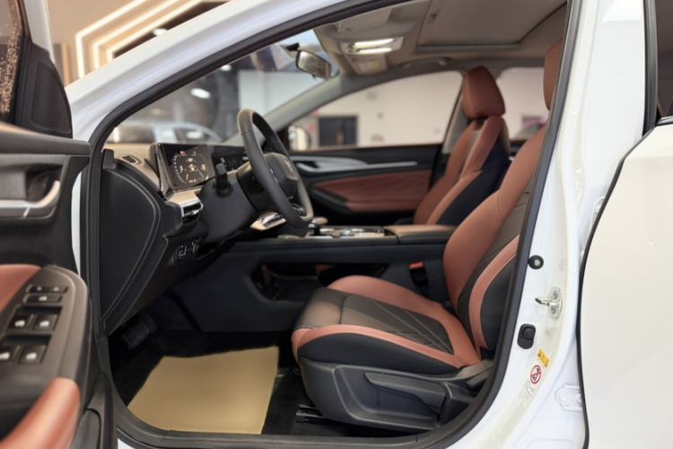 Used CHANGAN Eado 2023 Changan Edition PLUS Blue Whale NE 1.4T GDI DCT Prestige Version Interior 9