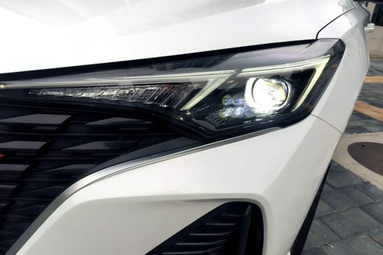 Used CHANGAN Eado 2023 Changan Edition PLUS Blue Whale NE 1.4T GDI DCT Prestige Version Left Front Headlight
