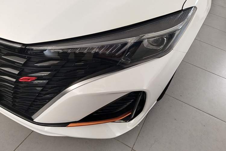 Used CHANGAN Eado 2023 Changan Edition PLUS Blue Whale NE 1.4T GDI DCT Prestige Version Left Front Headlight