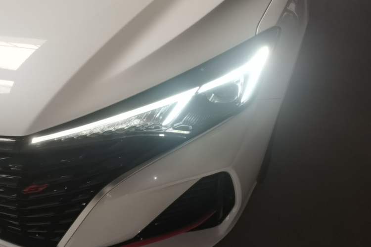 Used CHANGAN Eado 2023 Changan Edition PLUS Blue Whale NE 1.4T GDI DCT Prestige Version Left Front Headlight