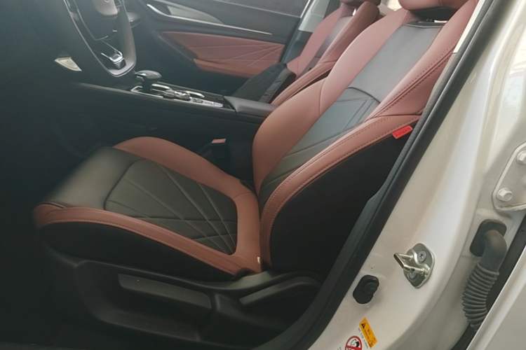 Used CHANGAN Eado 2023 Changan Edition PLUS Blue Whale NE 1.4T GDI DCT Prestige Version Left Front Seat