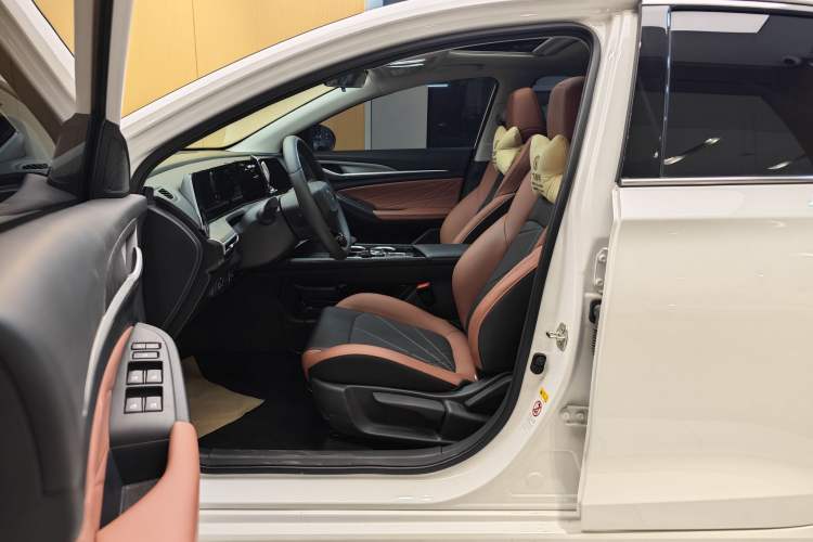 Used CHANGAN Eado 2023 Changan Edition PLUS Blue Whale NE 1.4T GDI DCT Prestige Version Left Front Seat
