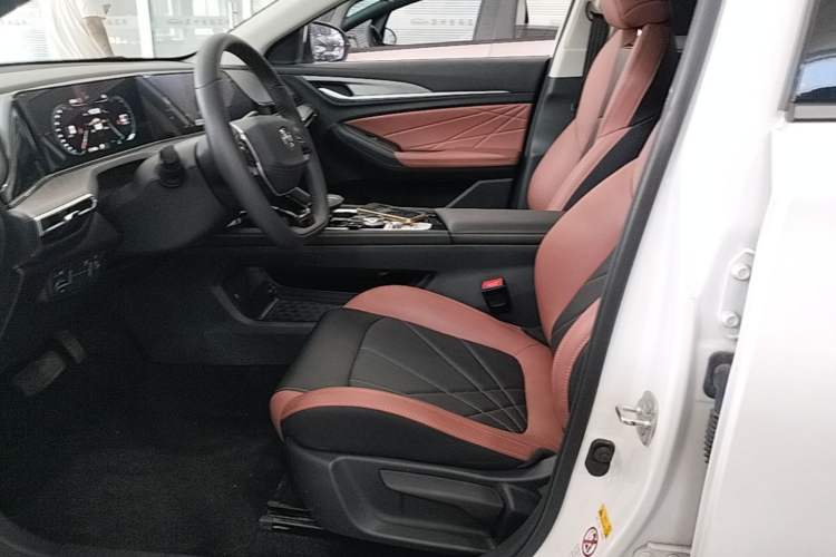 Used CHANGAN Eado 2023 Changan Edition PLUS Blue Whale NE 1.4T GDI DCT Prestige Version Left Front Seat