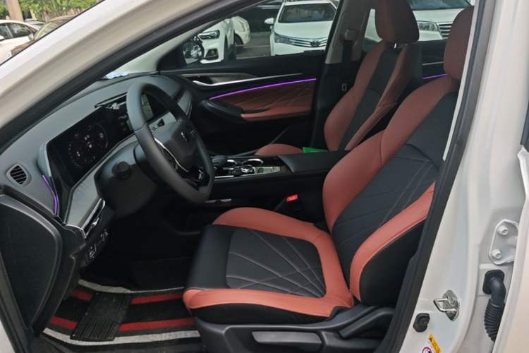 Used CHANGAN Eado 2023 Changan Edition PLUS Blue Whale NE 1.4T GDI DCT Prestige Version Left Front Seat