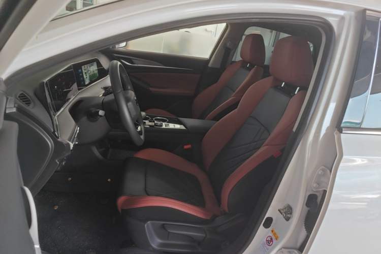 Used CHANGAN Eado 2023 Changan Edition PLUS Blue Whale NE 1.4T GDI DCT Prestige Version Left Front Seat
