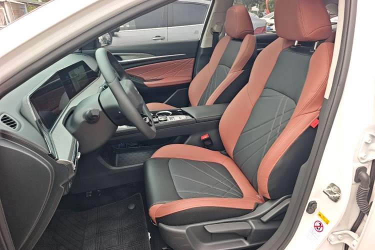 Used CHANGAN Eado 2023 Changan Edition PLUS Blue Whale NE 1.4T GDI DCT Prestige Version Left Front Seat