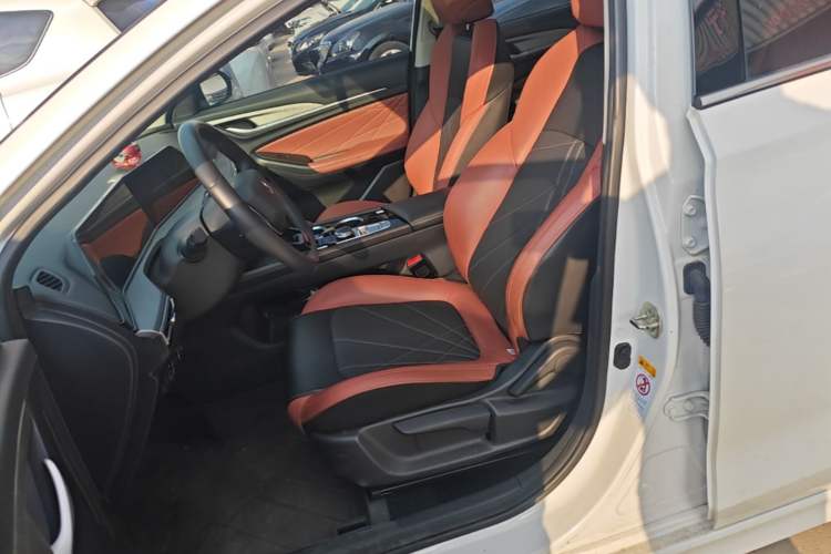 Used CHANGAN Eado 2023 Changan Edition PLUS Blue Whale NE 1.4T GDI DCT Prestige Version Left Front Seat