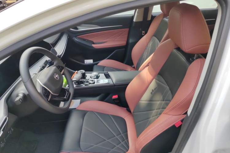 Used CHANGAN Eado 2023 Changan Edition PLUS Blue Whale NE 1.4T GDI DCT Prestige Version Left Front Seat