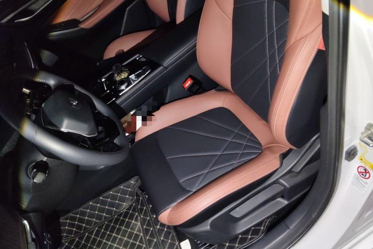 Used CHANGAN Eado 2023 Changan Edition PLUS Blue Whale NE 1.4T GDI DCT Prestige Version Left Front Seat