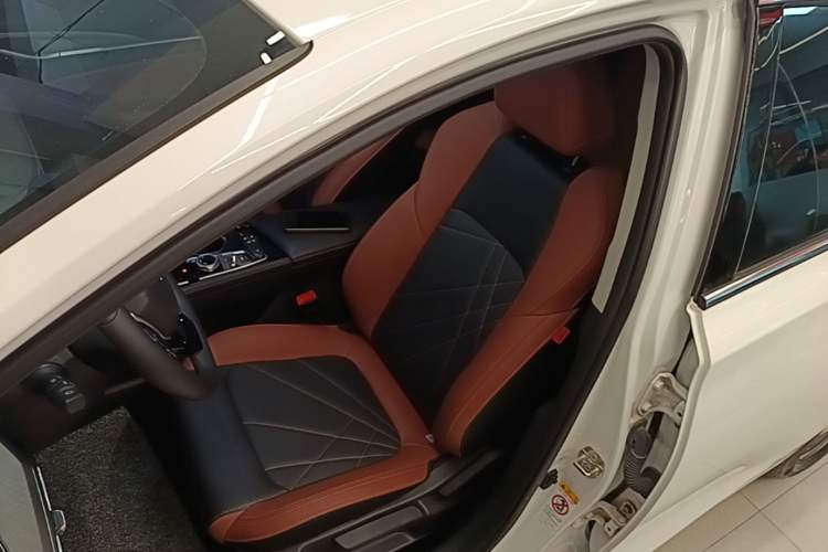 Used CHANGAN Eado 2023 Changan Edition PLUS Blue Whale NE 1.4T GDI DCT Prestige Version Left Front Seat