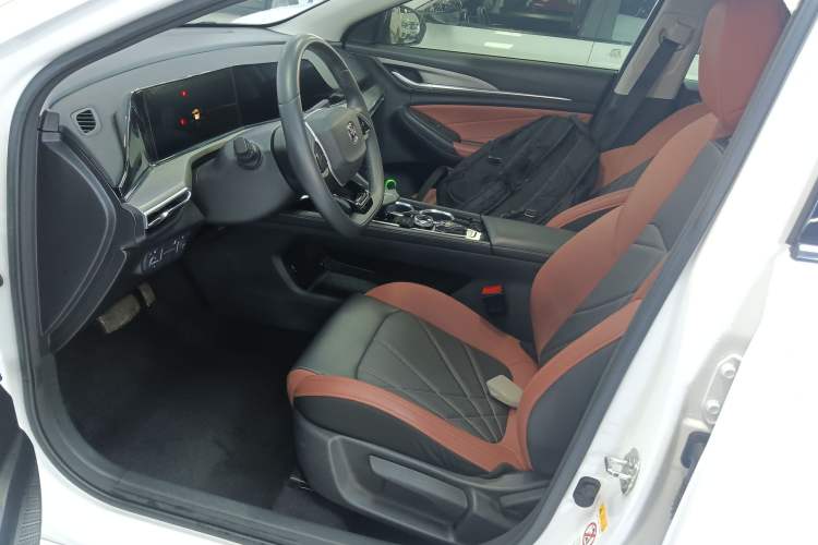 Used CHANGAN Eado 2023 Changan Edition PLUS Blue Whale NE 1.4T GDI DCT Prestige Version Left Front Seat