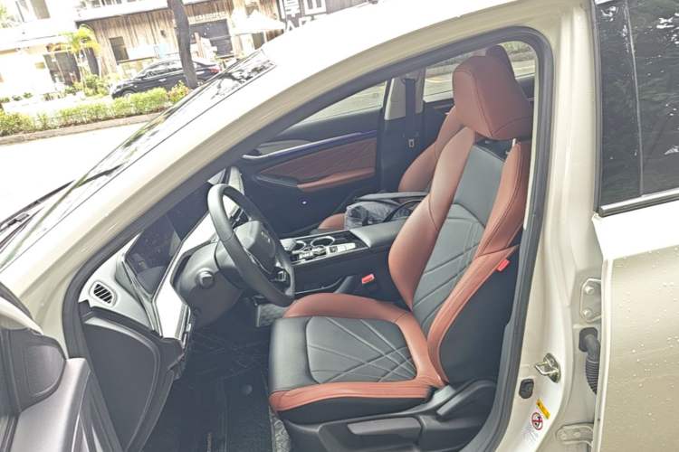 Used CHANGAN Eado 2023 Changan Edition PLUS Blue Whale NE 1.4T GDI DCT Prestige Version Left Front Seat
