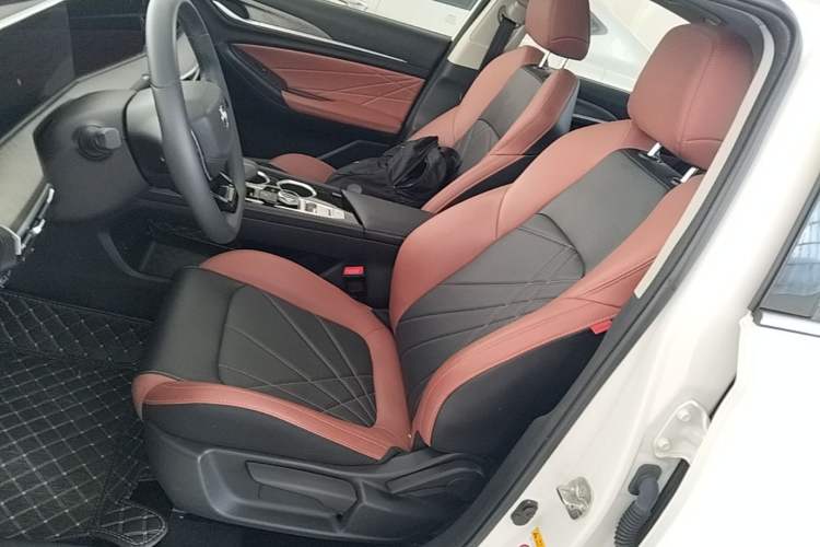Used CHANGAN Eado 2023 Changan Edition PLUS Blue Whale NE 1.4T GDI DCT Prestige Version Left Front Seat