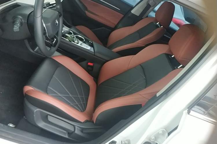 Used CHANGAN Eado 2023 Changan Edition PLUS Blue Whale NE 1.4T GDI DCT Prestige Version Left Front Seat