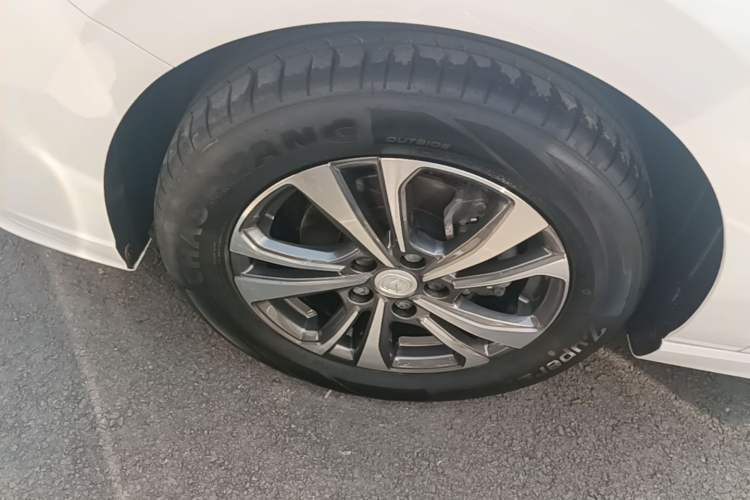 Used CHANGAN Eado 2023 Changan Edition PLUS Blue Whale NE 1.4T GDI DCT Prestige Version Left Front Wheel Hub