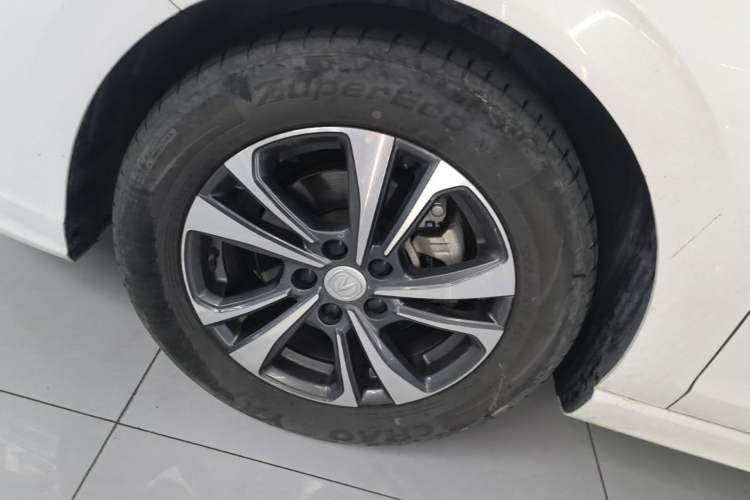 Used CHANGAN Eado 2023 Changan Edition PLUS Blue Whale NE 1.4T GDI DCT Prestige Version Left Front Wheel Hub
