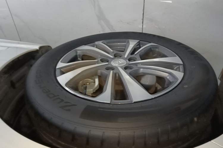 Used CHANGAN Eado 2023 Changan Edition PLUS Blue Whale NE 1.4T GDI DCT Prestige Version Left Front Wheel Hub