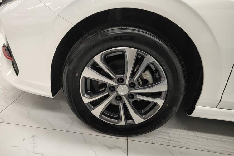 Used CHANGAN Eado 2023 Changan Edition PLUS Blue Whale NE 1.4T GDI DCT Prestige Version Left Front Wheel Hub