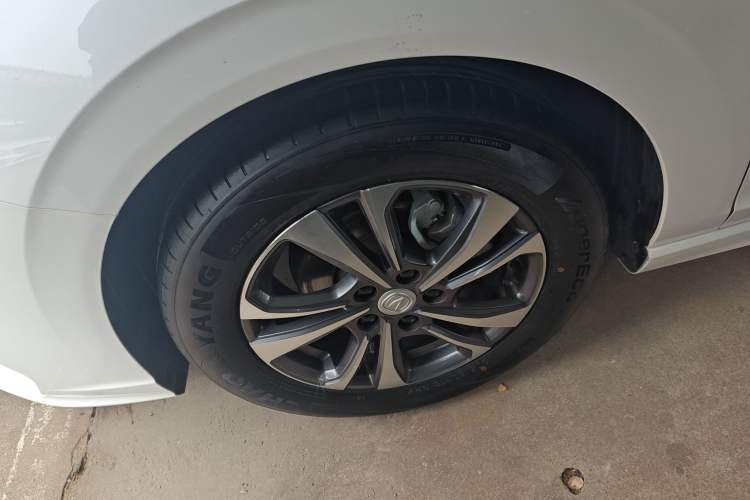 Used CHANGAN Eado 2023 Changan Edition PLUS Blue Whale NE 1.4T GDI DCT Prestige Version Left Front Wheel Hub