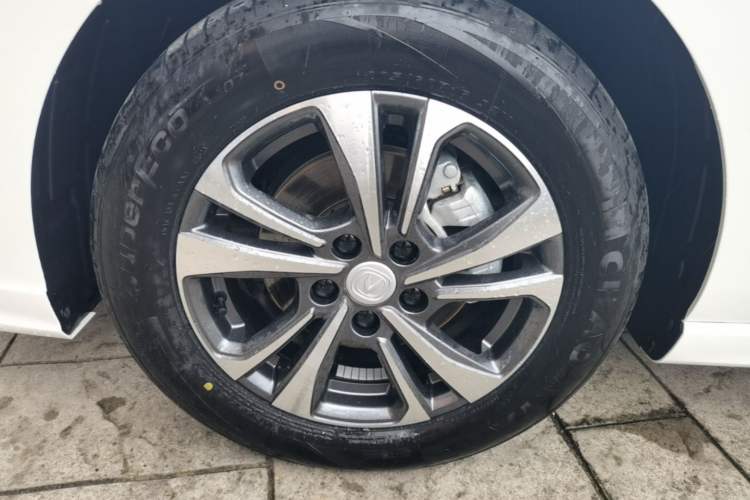 Used CHANGAN Eado 2023 Changan Edition PLUS Blue Whale NE 1.4T GDI DCT Prestige Version Left Front Wheel Hub
