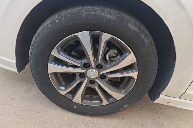 Used CHANGAN Eado 2023 Changan Edition PLUS Blue Whale NE 1.4T GDI DCT Prestige Version Left Front Wheel Hub