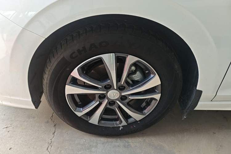 Used CHANGAN Eado 2023 Changan Edition PLUS Blue Whale NE 1.4T GDI DCT Prestige Version Left Front Wheel Hub