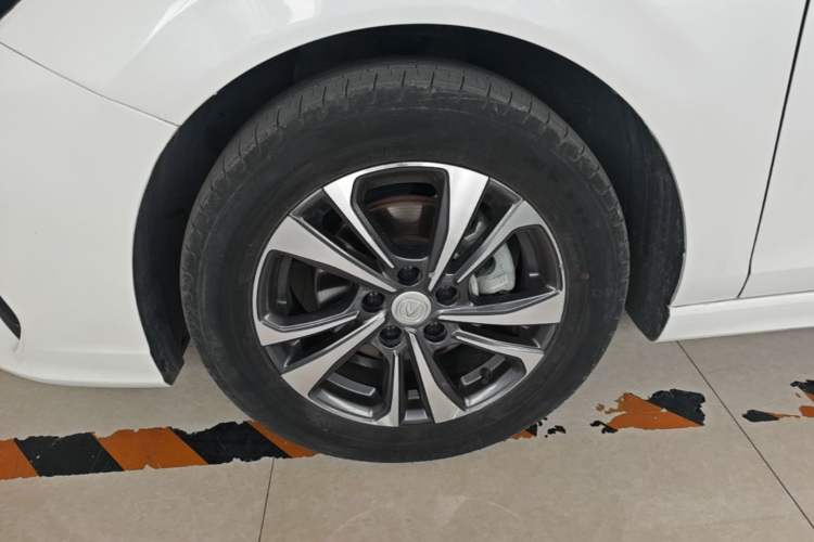 Used CHANGAN Eado 2023 Changan Edition PLUS Blue Whale NE 1.4T GDI DCT Prestige Version Left Front Wheel Hub