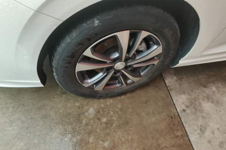 Used CHANGAN Eado 2023 Changan Edition PLUS Blue Whale NE 1.4T GDI DCT Prestige Version Left Front Wheel Hub