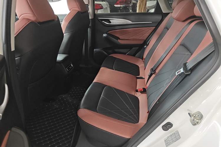 Used CHANGAN Eado 2023 Changan Edition PLUS Blue Whale NE 1.4T GDI DCT Prestige Version Left Rear Seat