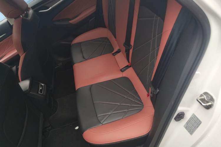 Used CHANGAN Eado 2023 Changan Edition PLUS Blue Whale NE 1.4T GDI DCT Prestige Version Left Rear Seat