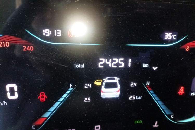 Used CHANGAN Eado 2023 Changan Edition PLUS Blue Whale NE 1.4T GDI DCT Prestige Version Odometer Close Up