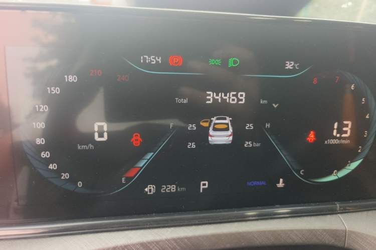 Used CHANGAN Eado 2023 Changan Edition PLUS Blue Whale NE 1.4T GDI DCT Prestige Version Odometer Close Up