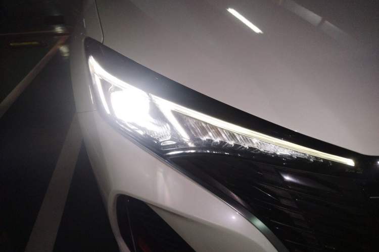 Used CHANGAN Eado 2023 Changan Edition PLUS Blue Whale NE 1.4T GDI DCT Prestige Version Right Front Headlight
