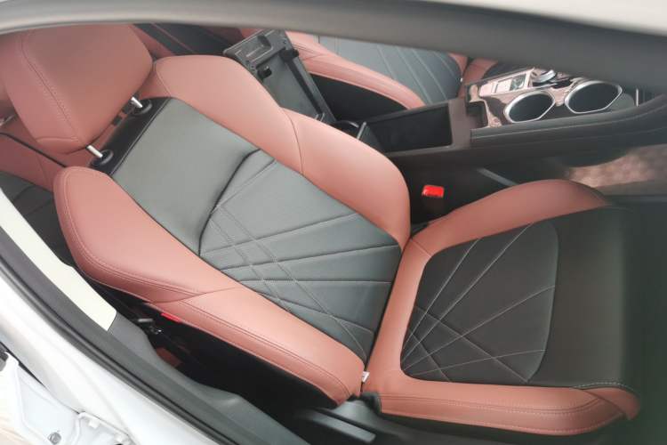 Used CHANGAN Eado 2023 Changan Edition PLUS Blue Whale NE 1.4T GDI DCT Prestige Version Right Front Seat