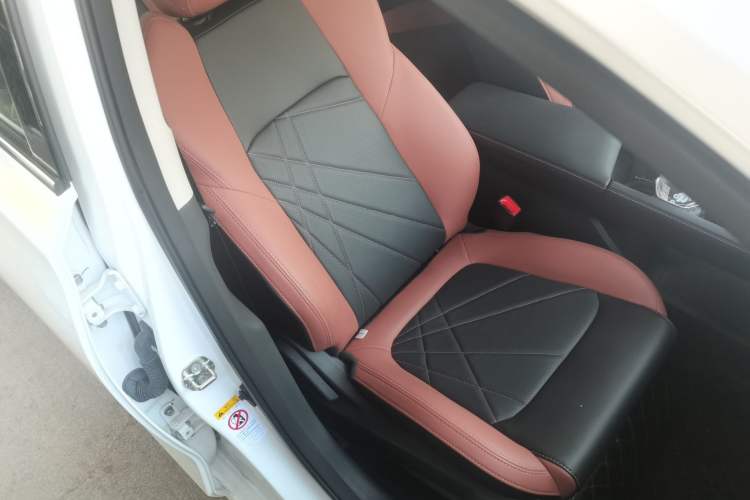 Used CHANGAN Eado 2023 Changan Edition PLUS Blue Whale NE 1.4T GDI DCT Prestige Version Right Front Seat