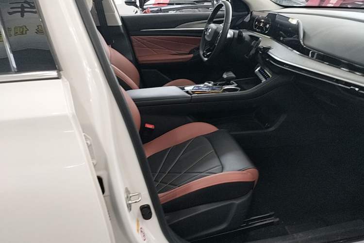 Used CHANGAN Eado 2023 Changan Edition PLUS Blue Whale NE 1.4T GDI DCT Prestige Version Right Front Seat