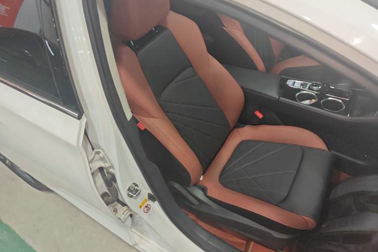 Used CHANGAN Eado 2023 Changan Edition PLUS Blue Whale NE 1.4T GDI DCT Prestige Version Right Front Seat