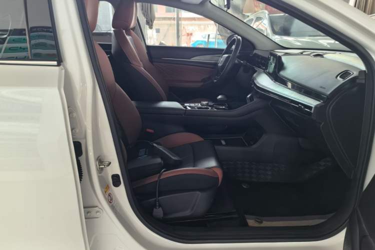 Used CHANGAN Eado 2023 Changan Edition PLUS Blue Whale NE 1.4T GDI DCT Prestige Version Right Front Seat