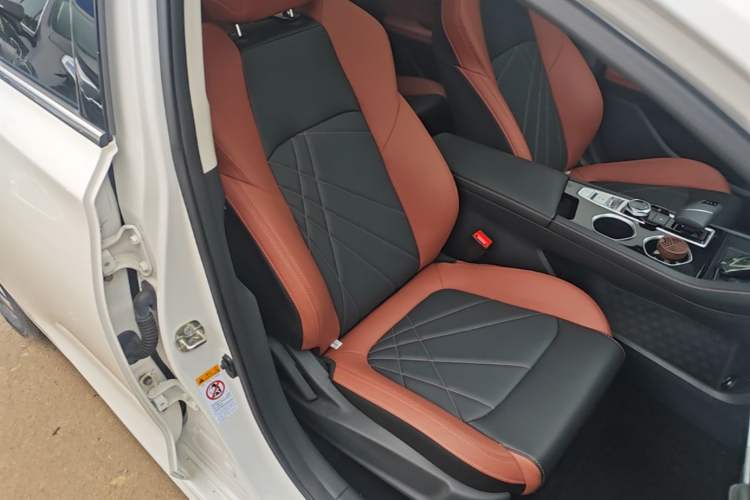 Used CHANGAN Eado 2023 Changan Edition PLUS Blue Whale NE 1.4T GDI DCT Prestige Version Right Front Seat