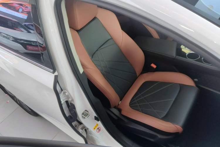 Used CHANGAN Eado 2023 Changan Edition PLUS Blue Whale NE 1.4T GDI DCT Prestige Version Right Front Seat