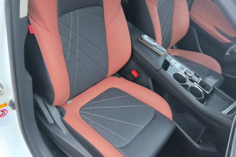 Used CHANGAN Eado 2023 Changan Edition PLUS Blue Whale NE 1.4T GDI DCT Prestige Version Right Front Seat